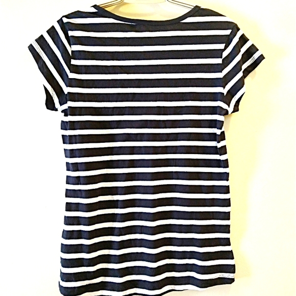 🆕 GUESS Tshirt with Small Gold Sequin Lettering Size L - Picture 5 of 7